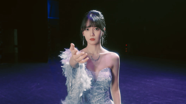 娱乐圈新姐夫驾到 新姐夫眼神黏糊糊！笑意根本藏不住，这恋爱氛围感绝了。 