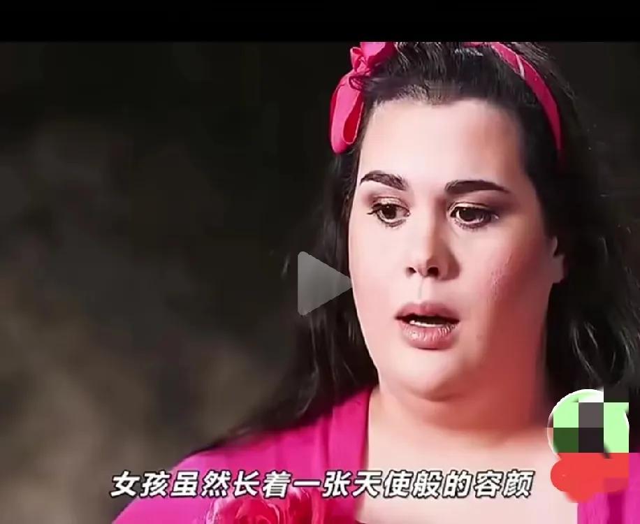 这么漂亮的女生，五官精致，美丽动人。体重竟然有650斤，连走路都举步艰难，洗澡都