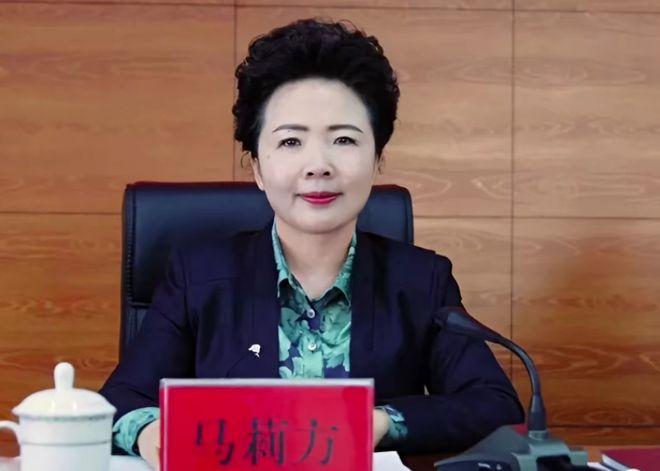 55岁的马莉方，仕途的高光时刻无疑是在2014年，那一年，她出任平罗二把手，直到
