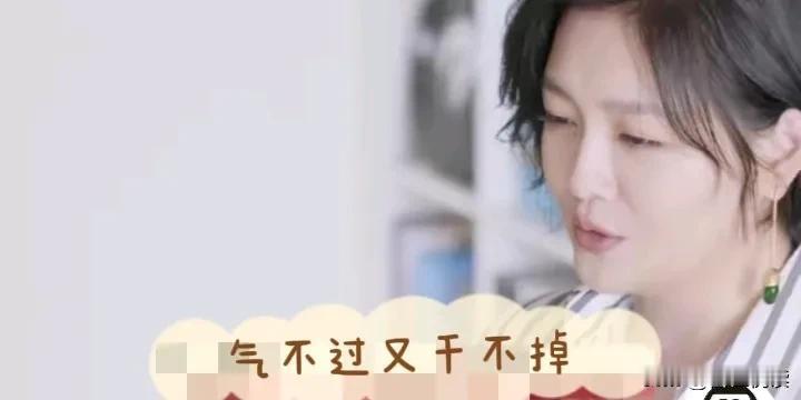 大家看啊

汪小菲晒美妻，晒恩爱
晒事业，晒豪车，晒四合院
晒北大当导师，晒胜诉