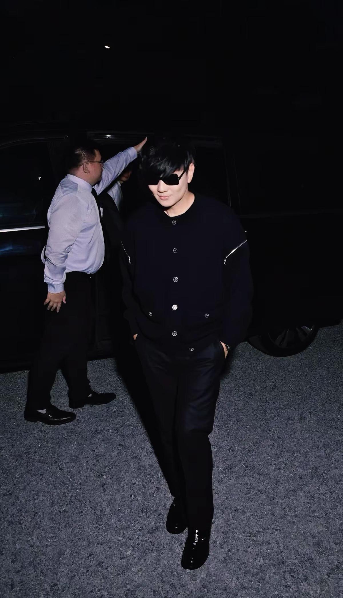 林俊杰一开口，全场安静。
不是靠颜值撑场，是嗓子替他说话。
巡演到哪，哪就炸。