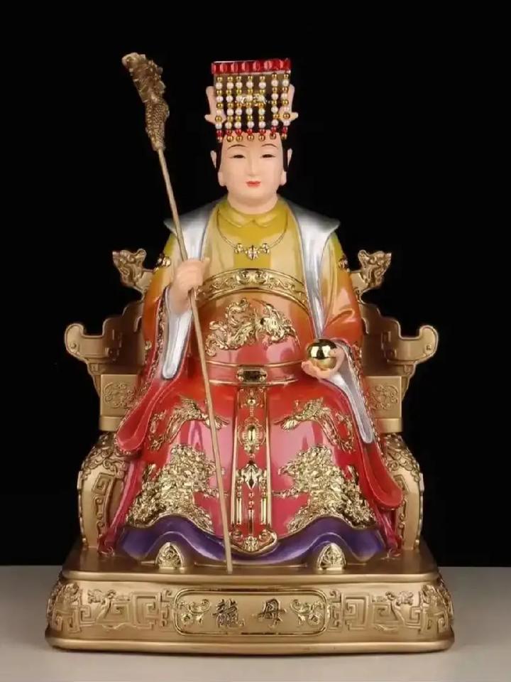 《咏龙母诞》
 原创
程溪育龙护江疆，
圣德千秋庇粤乡。
吉日焚香朝圣母，
慈恩