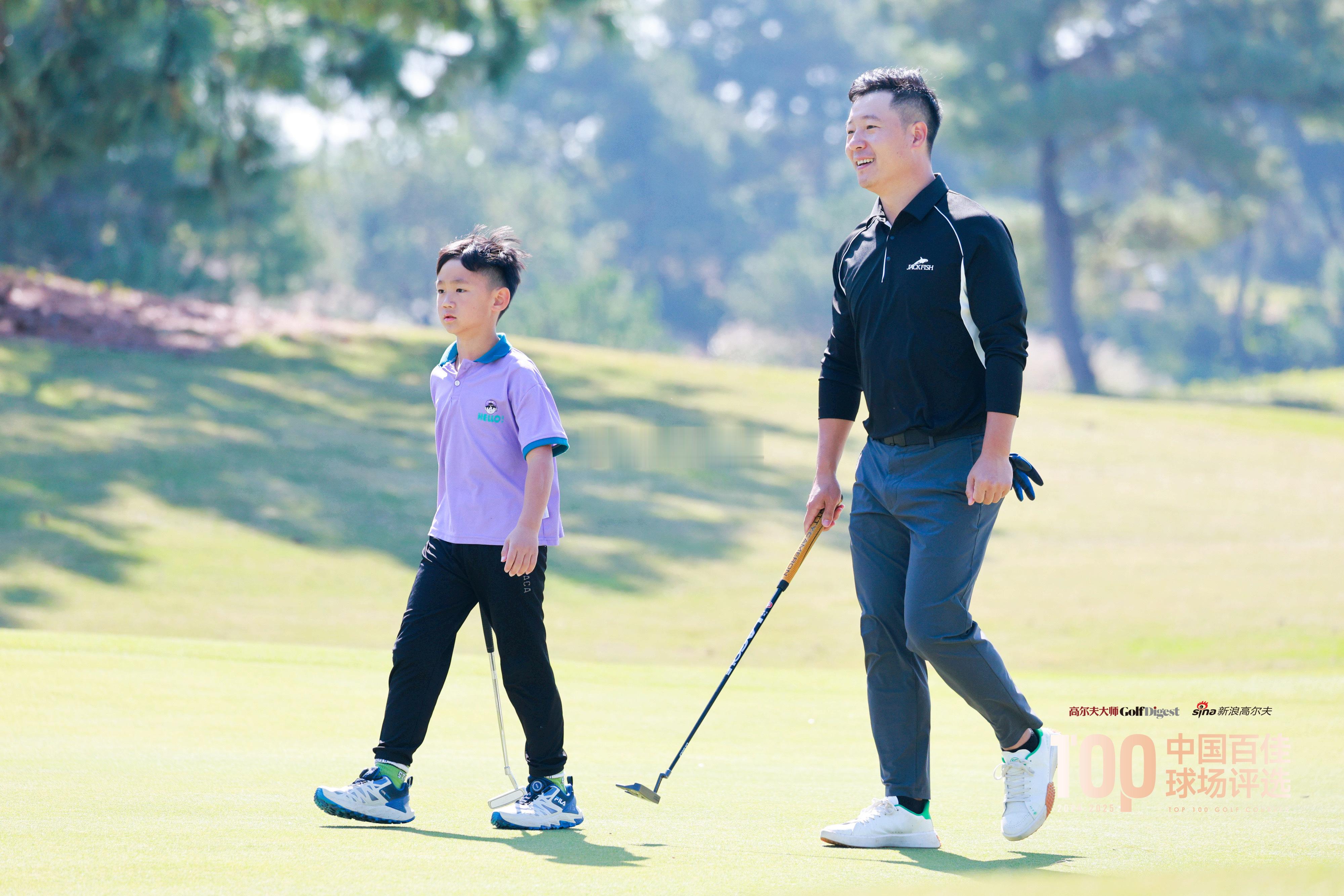 高尔夫最近成为很多人出游参与的的户外运动，不再只针对贵族的生活方式。“中国百佳球