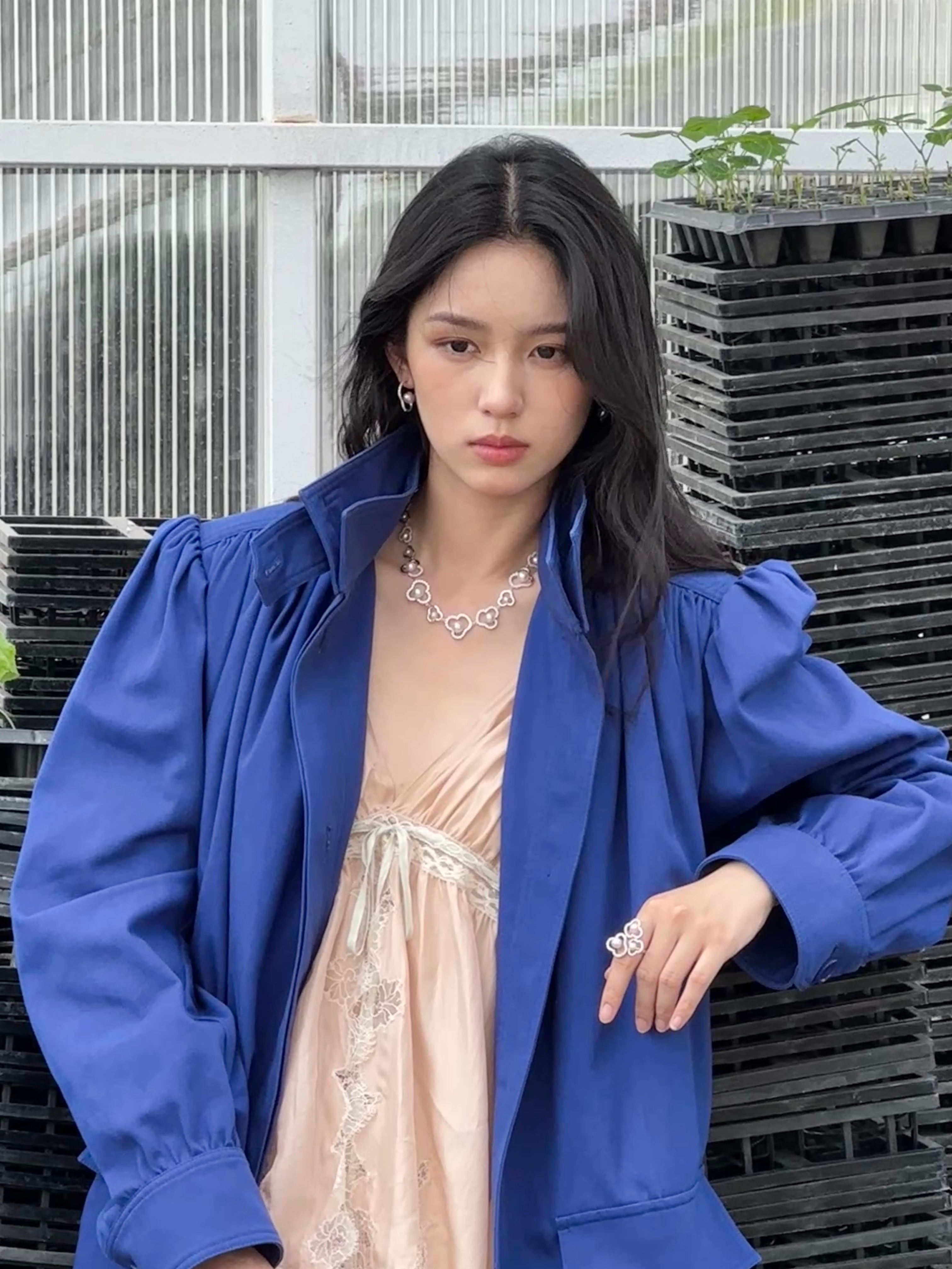 周也氛围感女头周也  在复制粘贴的时代，你是手写的诗