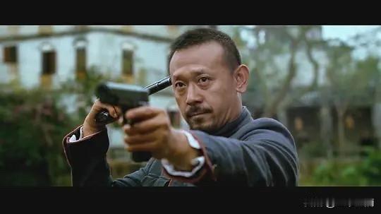 你带着老婆，出了城，吃着火锅还唱着歌，突然就被麻匪劫了！——《让子弹飞》的台词。