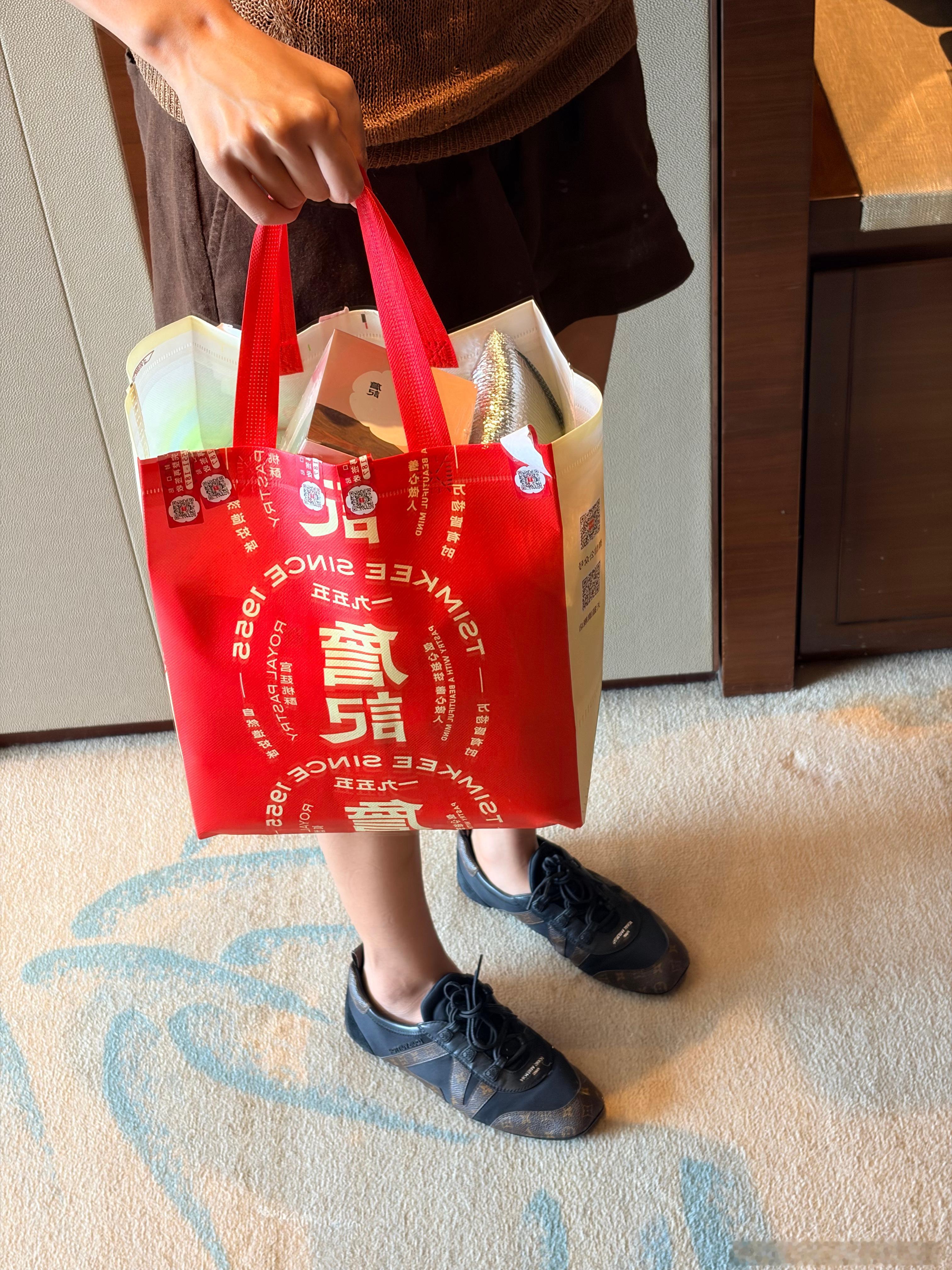 合肥都不白来带着满满的特产回家一会高铁站再来杯卡旺卡