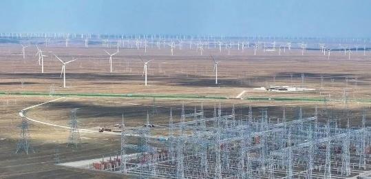【首套响应驱动稳控装置支撑新能源安全高效消纳】8月17日，国家电网有限公司自主研