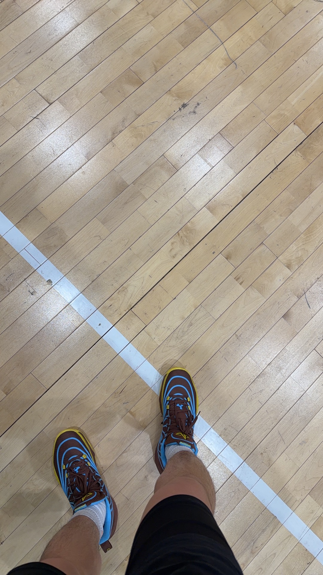 已实战，跟一代一样也是不用适应，我宽脚上脚直接就跑全场了，舒服～buckets2