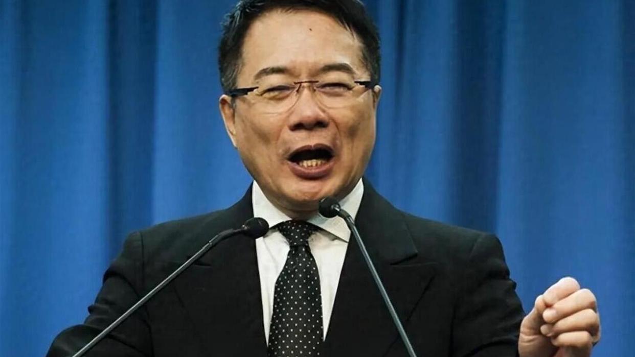 蔡正元近期再度受到关注。此前其虽被判刑，但近日传出因证据问题或免于入监。
抛开司