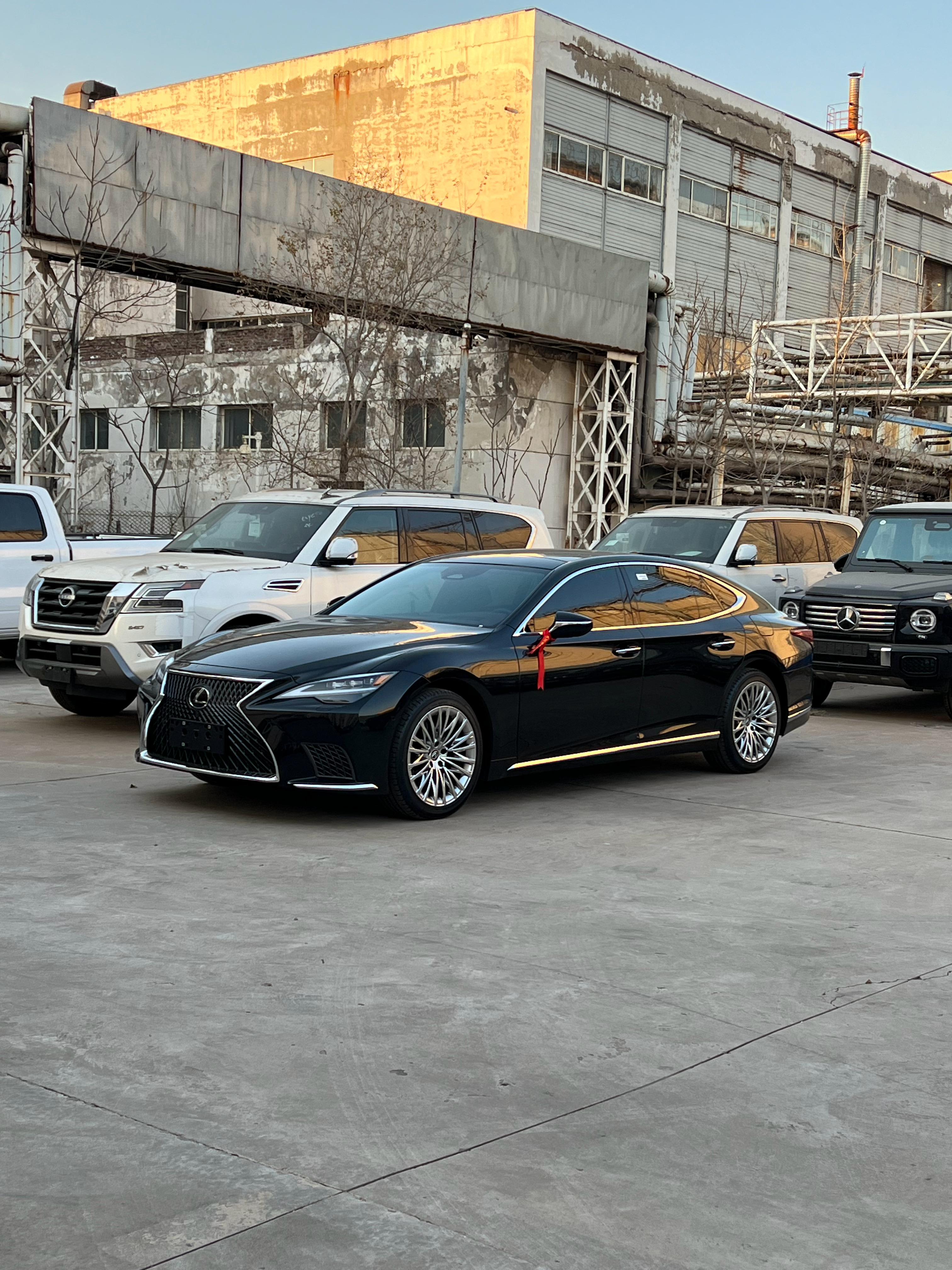 后院忽然多了一台雷克萨斯LS我还以为是平行进口的，结果是h混动 天津·中国天津自