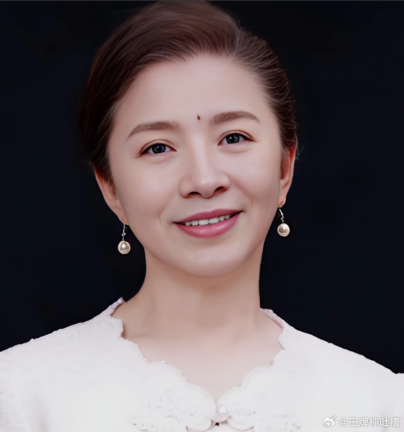 你们发现了吗？ 迟蓬有一个弱点， 可能永远也改不掉了。 那就是她总是习惯性的跟人