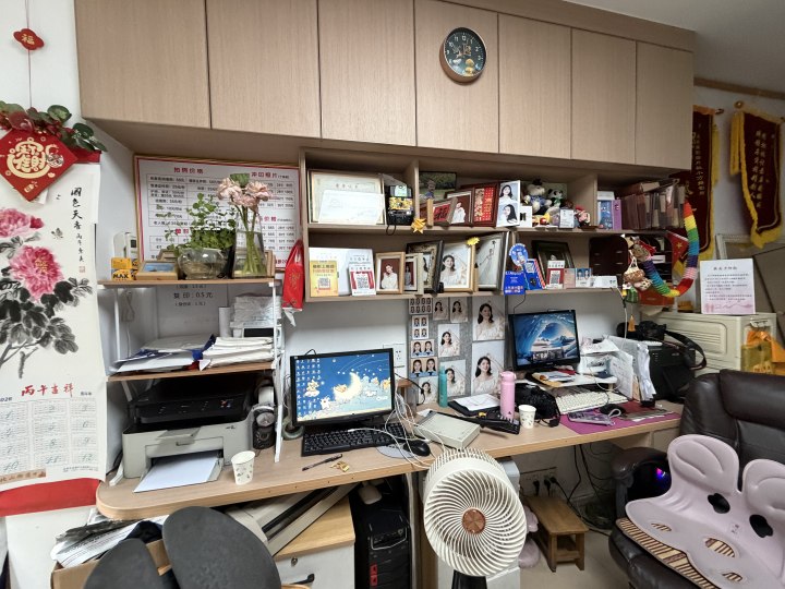 杭州小巷里的“免费照相馆”，为500位老人拍照片
