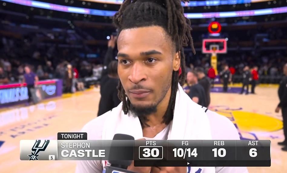 马刺战胜湖人在没有文班亚马的情况下 马刺12场赢了9场马刺今年进步特别大 年轻又