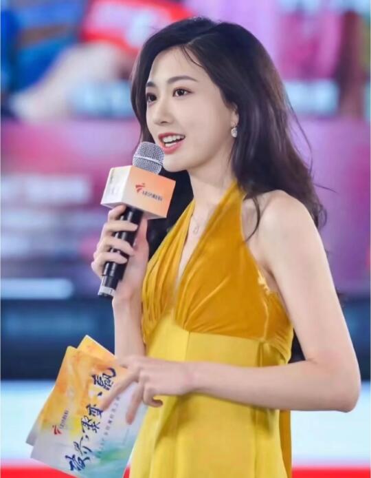 宝宝很适合黄色诶