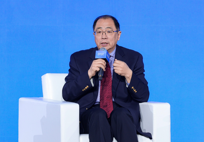 2025电信大会开幕，高通孟樸分享AI趋势：端-边-云协同发展，推动AI普惠落地