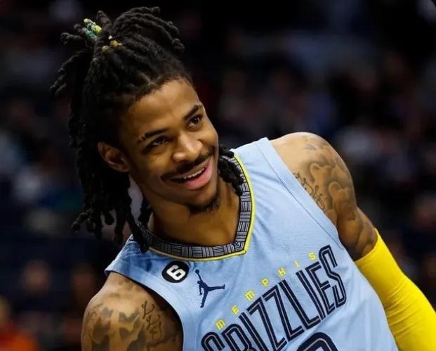 事实证明，库里的伟大依然在继续。
无法复制。
人们都以为，库里小球时代的开始是开