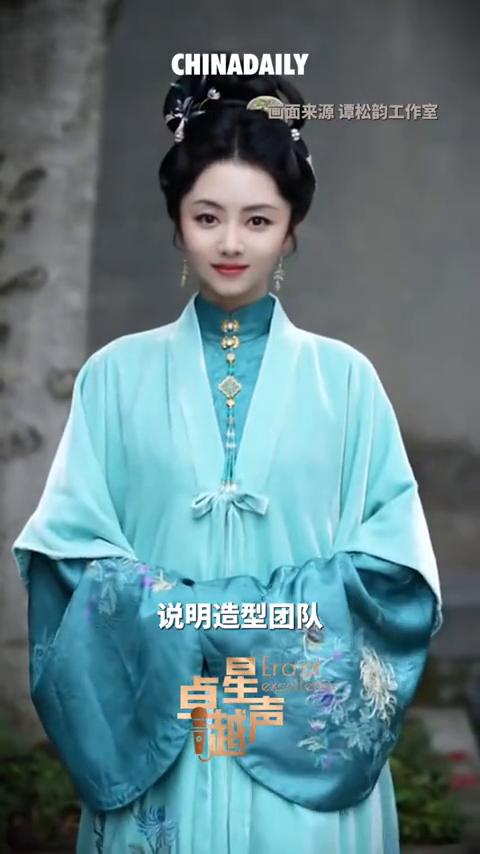 谭松韵分享《兰香如故》幕后故事，开机前的围读像回到校园。
谭松韵，演员。
《兰香