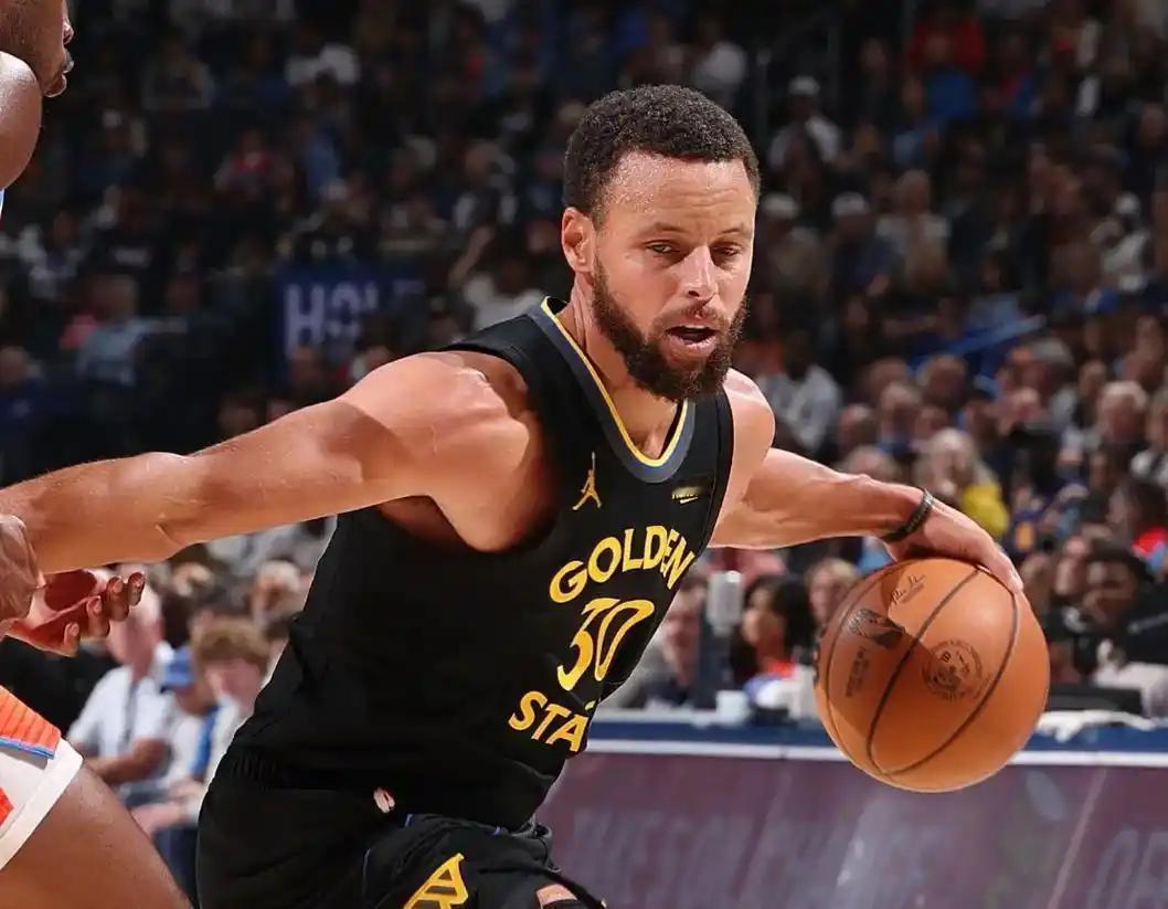 此役后勇士近7战5负，和另一支“老年球队”快船队的五连败可谓西部最扎眼的风景。这