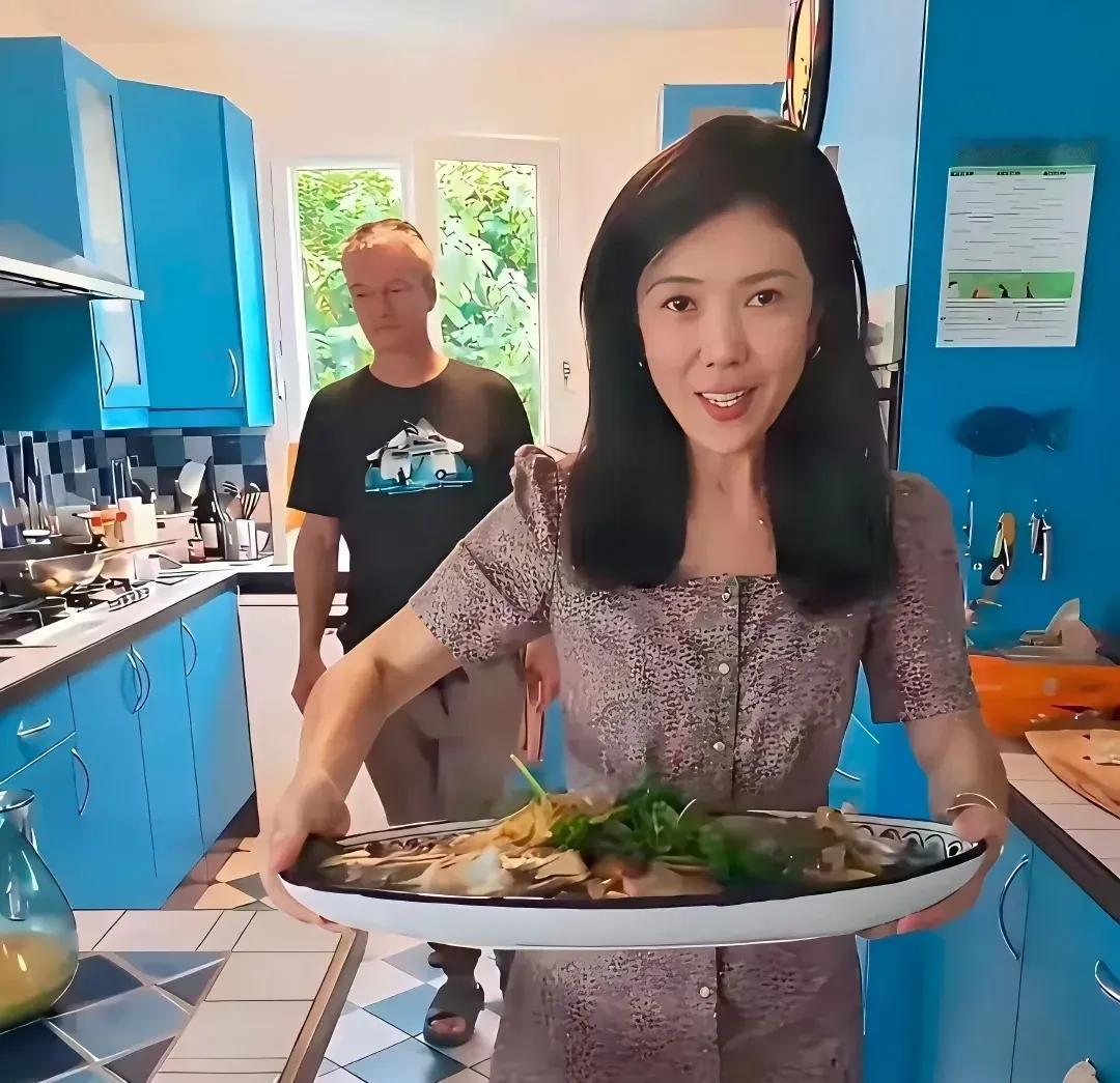 嫁到法国的苏芒，每天过得忙碌而充实，在国内，十指不沾阳春水，在国外，甘心做牛马，