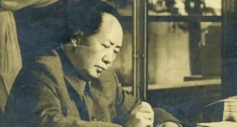 1937年全面抗战爆发后，我党与国民党进行了第二次的合作，民族危难前，两党摒弃前