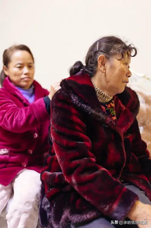 家人们谁懂啊！婆婆进卧室从不敲门，儿媳直接崩溃哭诉！

长辈觉得一家人不用见外，