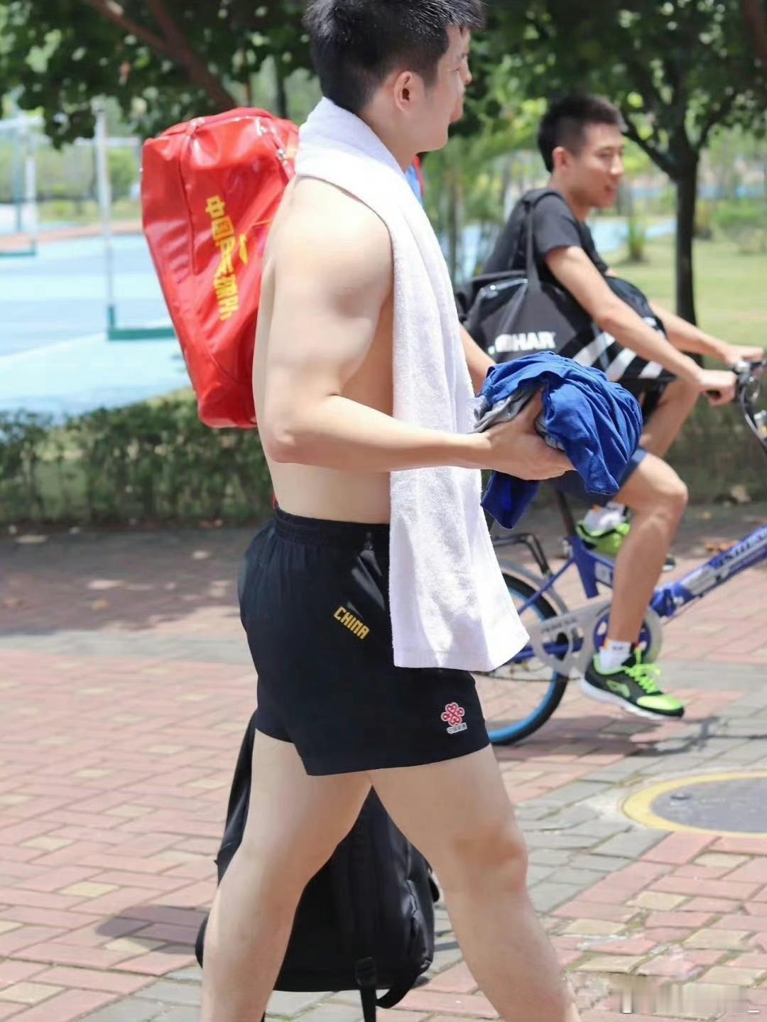 樊振东 我儿子我希望他可别太善良！在这个世界上凶狠的狼从不会。。。。 