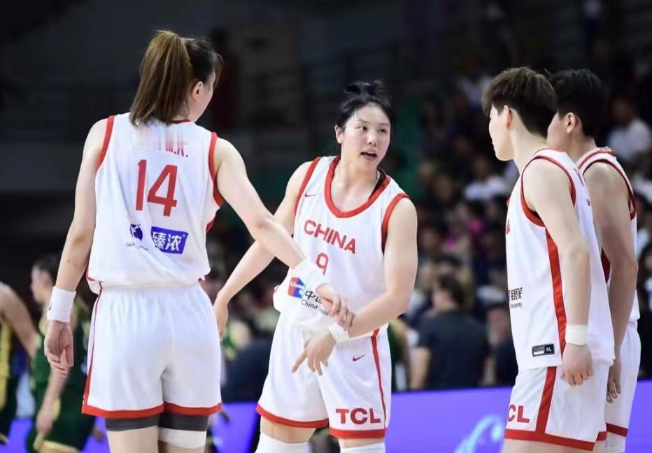中日女篮热身赛第二场，随着中国女篮输给日本女篮，小编有四个想不到：
 
1、想不