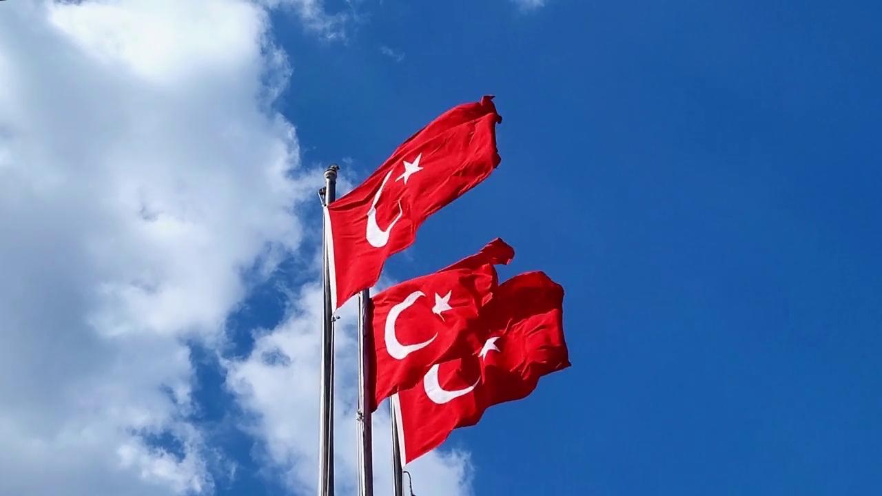 又一个中东大国扬言参战？
中东这潭水，是彻底被搅浑了。
谁能想到，又一个重量级角