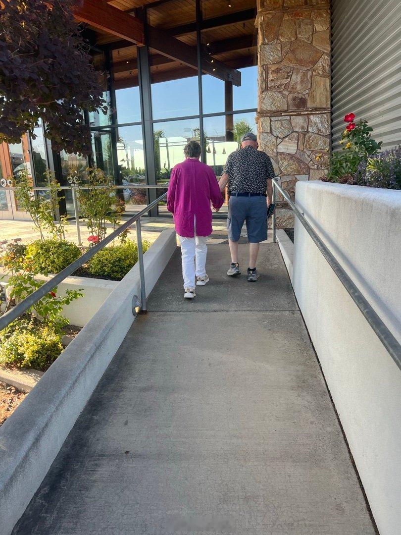 Richland，WA ，Anthony’s海鲜餐厅门前所见。 本博抓拍 