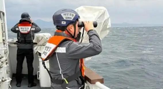 “杀人了！”5月9日，韩国海岸警卫队带着一则耸人听闻的公告，冲上了外媒热搜。
