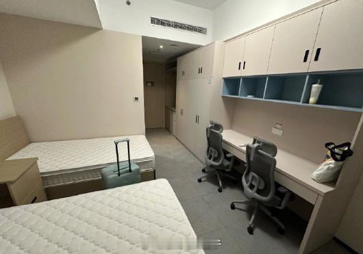 京东实习生晒免费住的公寓，刘强东说到做到了。 