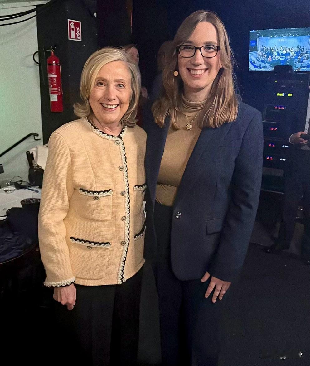 希拉里看上去状态很不错啊