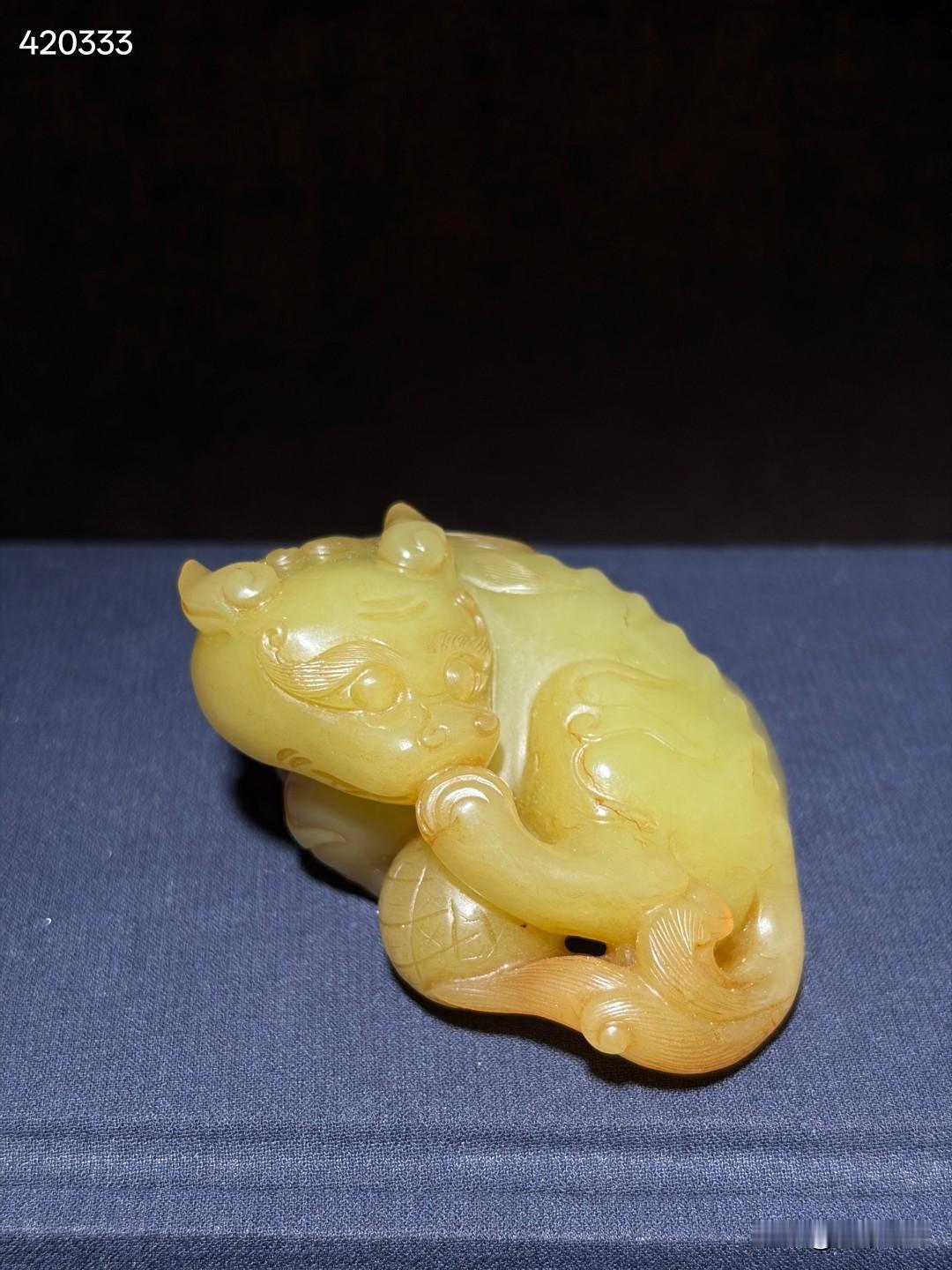 清和田玉黄玉瑞狮绣球
尺寸6.2×4.9×3厘米