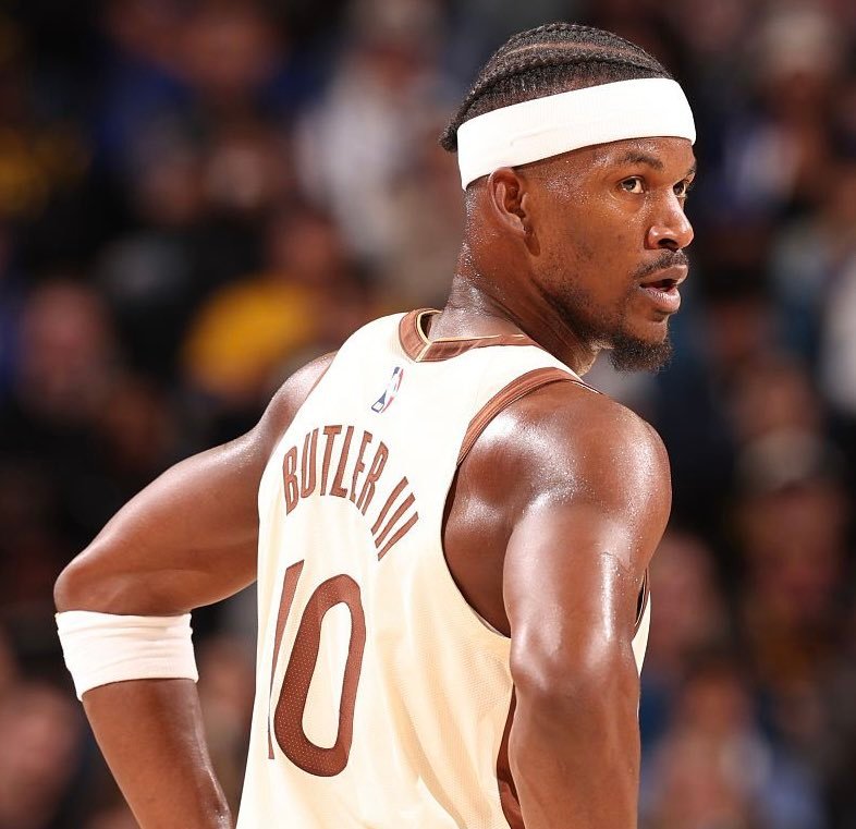 什么都不说了，抽一波奖鼓励一下吧在没有库里的情况下艰难拿下胜利✌️评论区抽三位铁