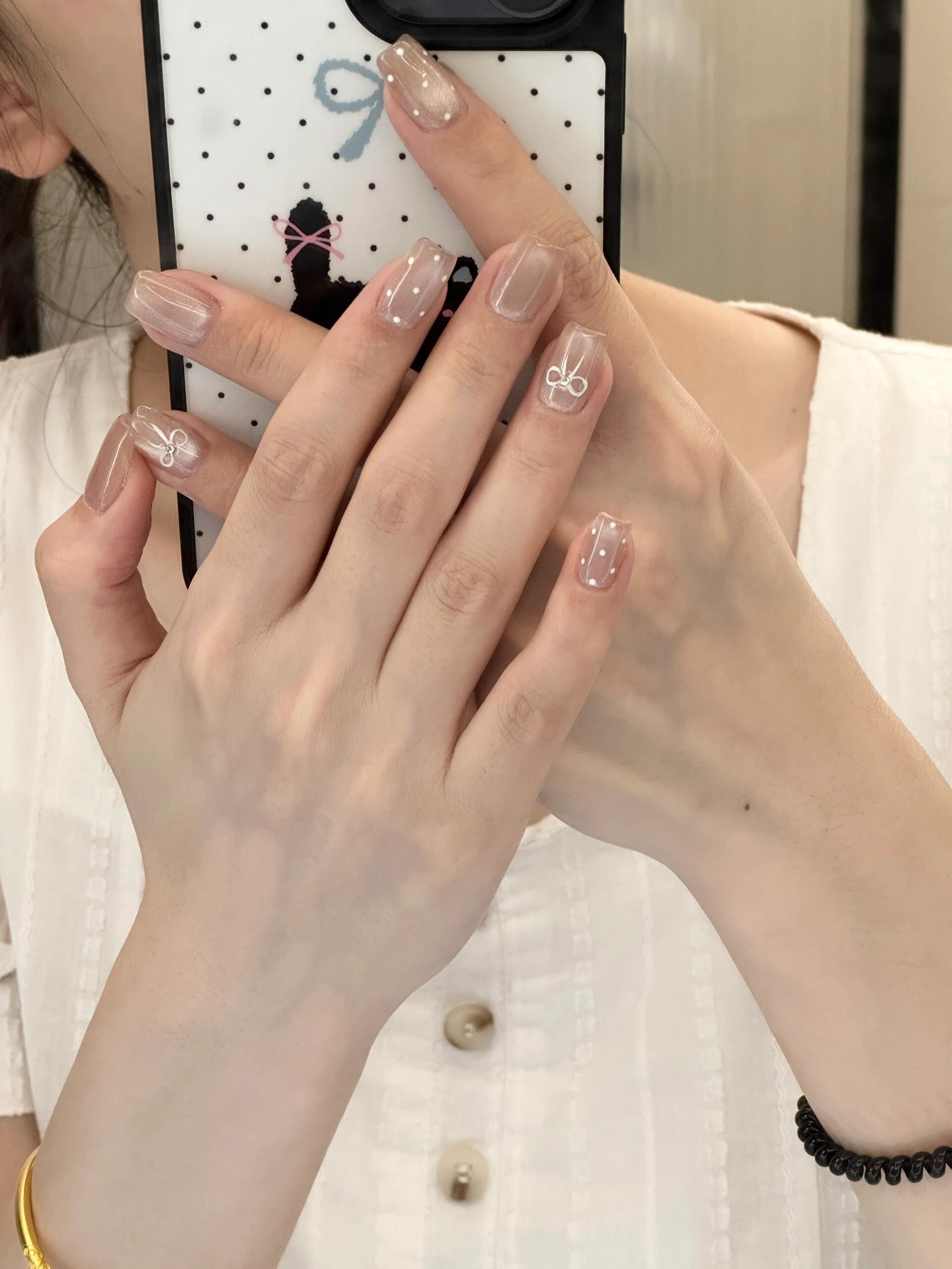 首次尝试💅🏻玻璃珠即视感发现美甲跟手机壳有点搭呀🈶猫 有波点 有🎀 ​​