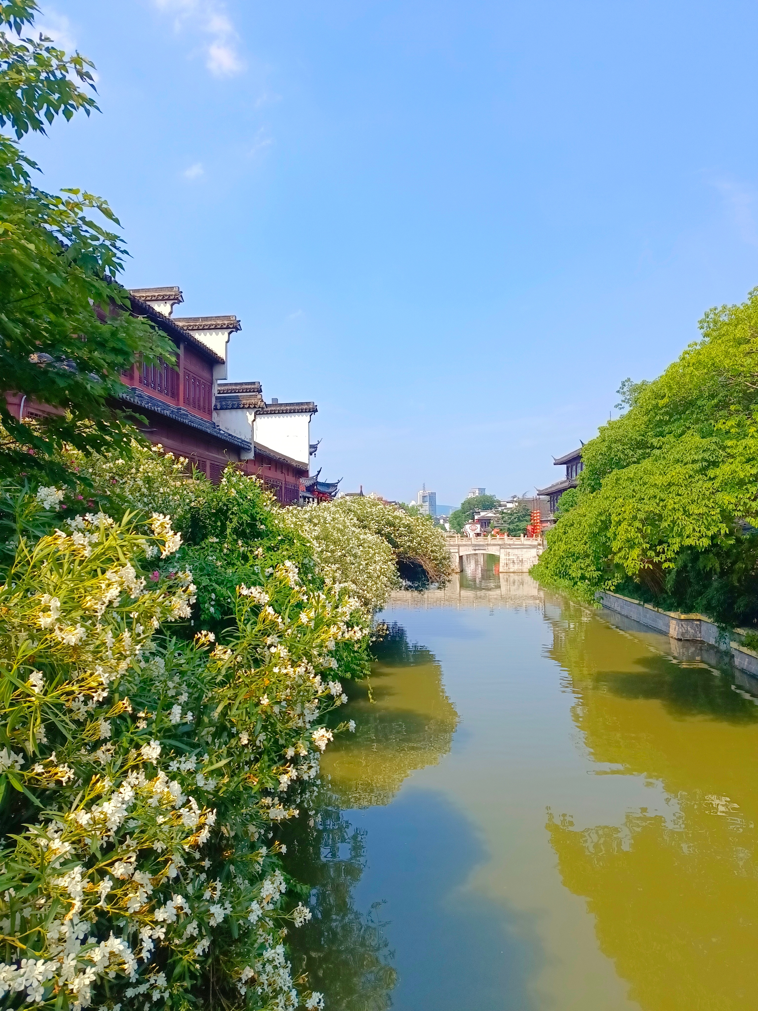 《秦淮风光》第一部分 核心游览区一、夫子庙古建群落1. 夫子庙大成殿2. 大成门