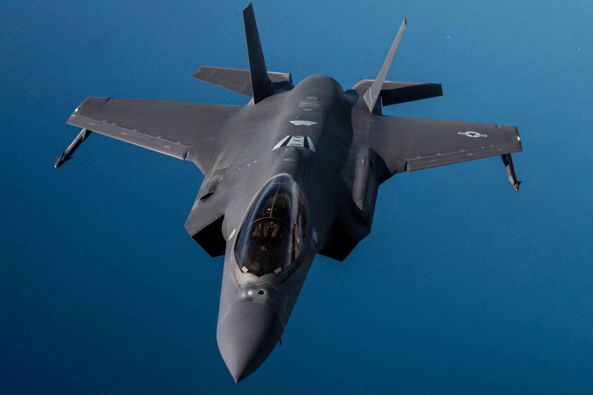 今日肥电 早安，美中央司令部官宣F35A战机在霍尔木兹海峡附近空域巡逻 