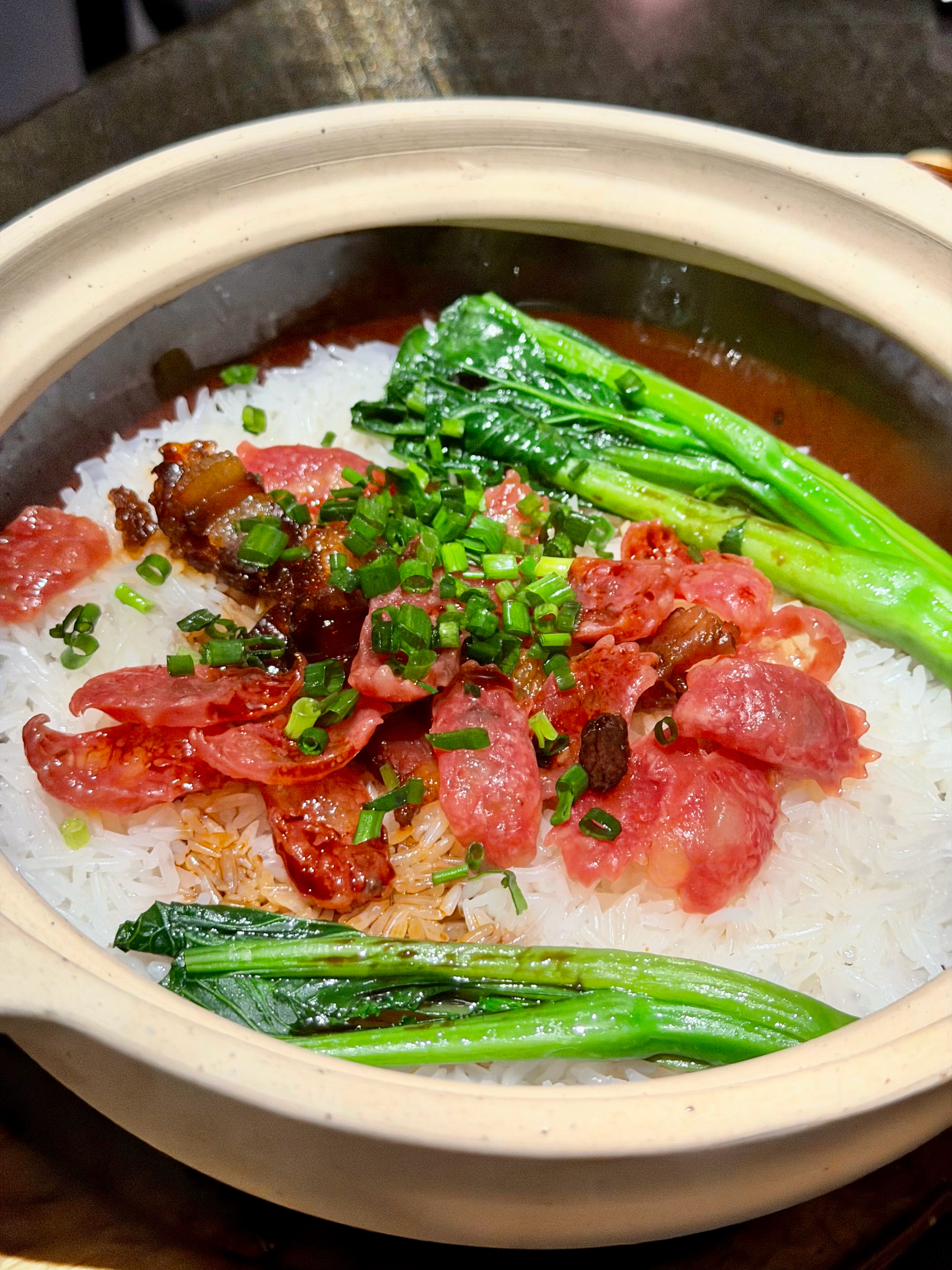 院区忙完下班来吃顺德菜了我才知道图三这个很好吃的生肠居然是🐷的输卵管…问了得到