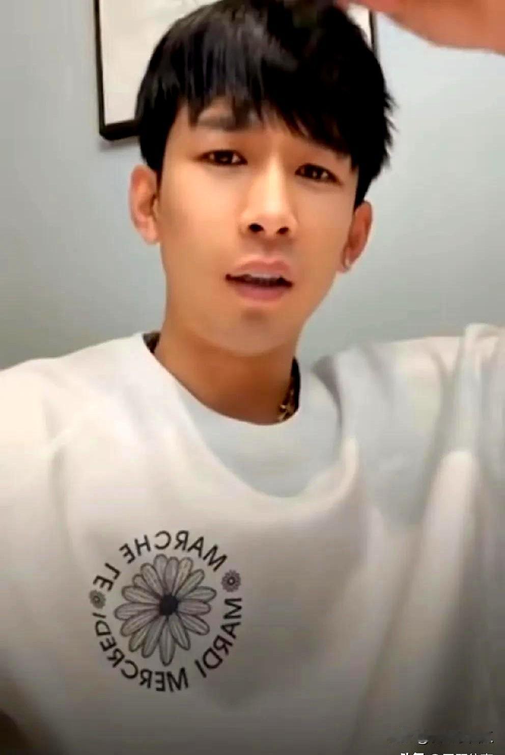 李天佑最近在直播里提到仙洋这段可太有意思了，他说看到仙洋现在的状况，自己都忍不住
