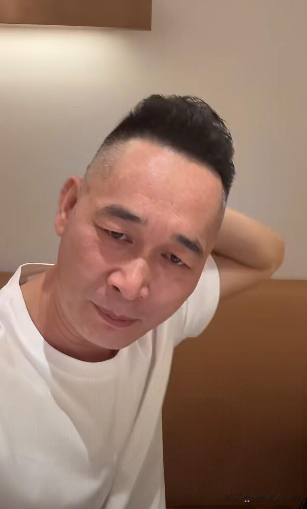 超群家再起争端…皮一哥在直播的时候说苏美拉不愿意了。说皮一个不准守协议。说好的半