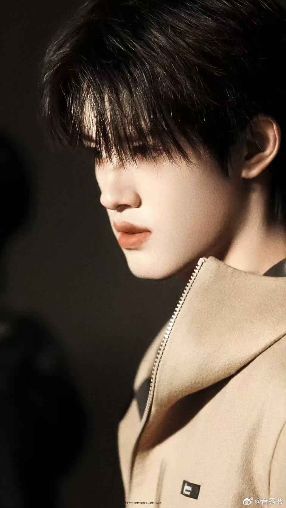 张极Prada花园工厂英语解说 谁懂啊！张极英文解说又稳又苏，发音标准气场全开，