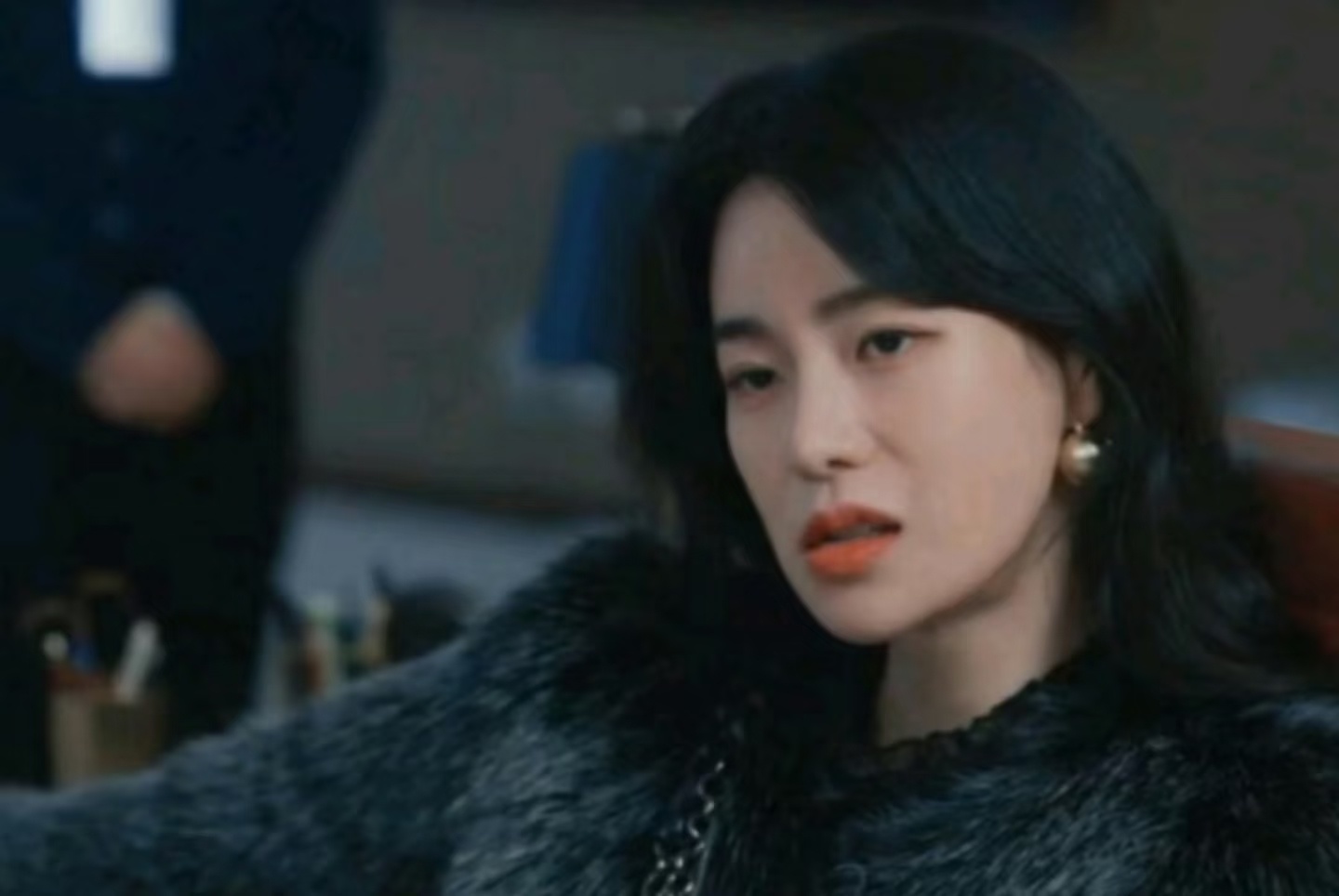 韩国中学生在上海观光廊大声打闹韩国人就是很喜欢大喊大叫啊看韩剧就知道了，遇事不决