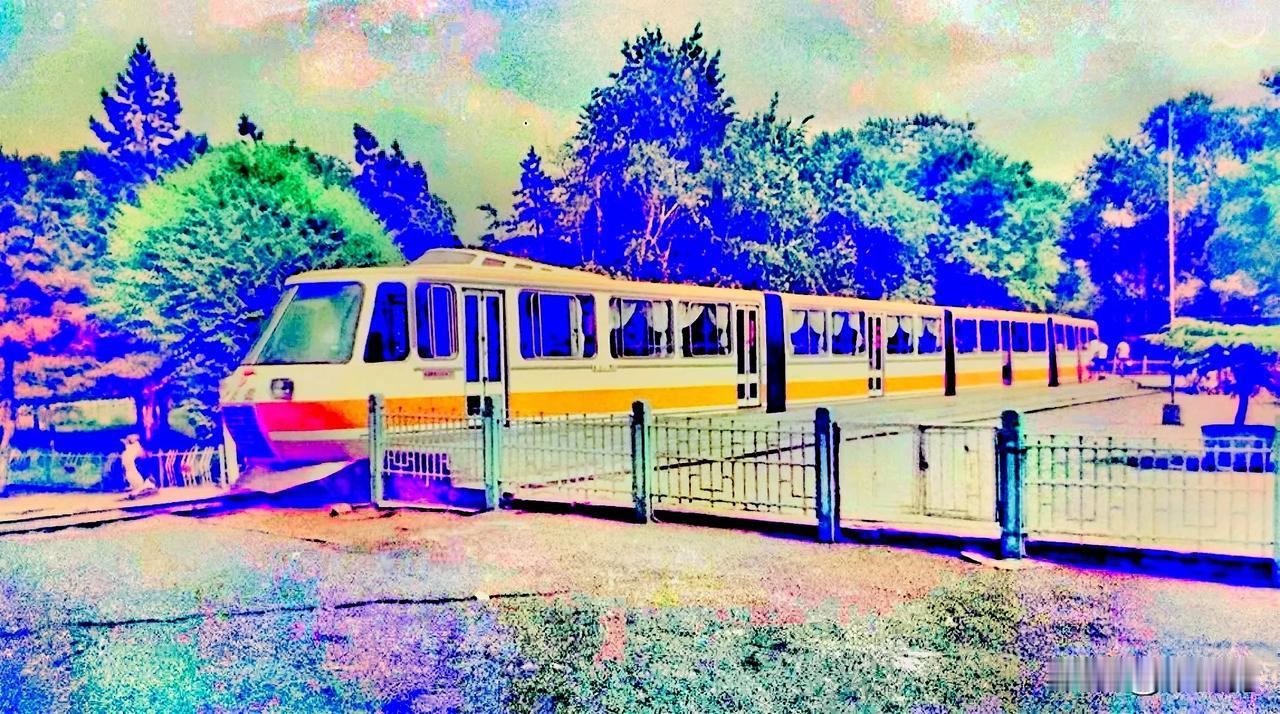 🌈 梦幻火车之旅，带你穿越童话森林！🌳🚂梦见了昨天的小火车。