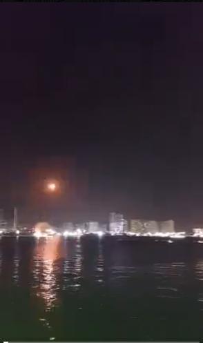 波斯湾现在战火纷飞。仅在过去几个小时内：- 美国袭击了阿巴斯港、格什姆岛和米纳布