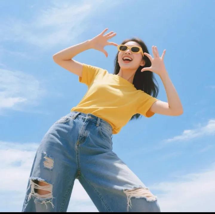 一站有一站的风景。
一程有一程的磨砺，
不要和别人较真，因为不值得；
不要和自己