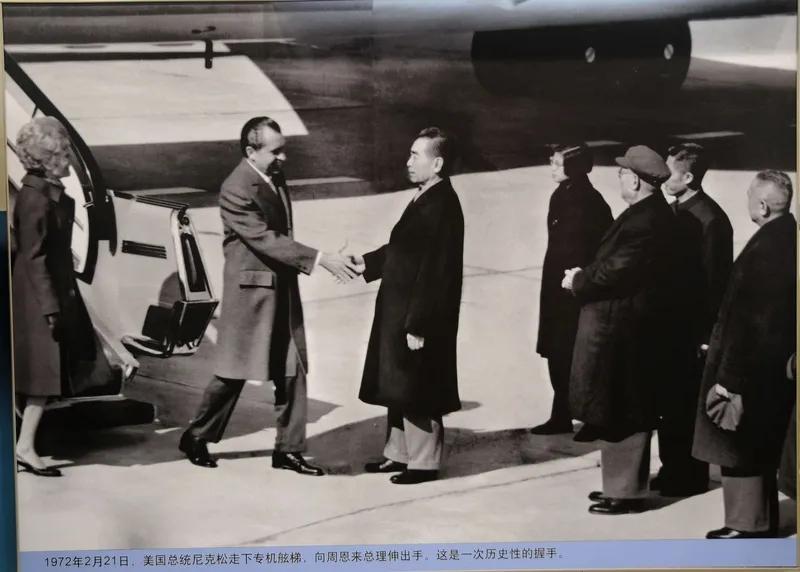 我觉得中美两国人民以后一定能幸福地生活在一起。
关税大战后，中美两国都很关心对方