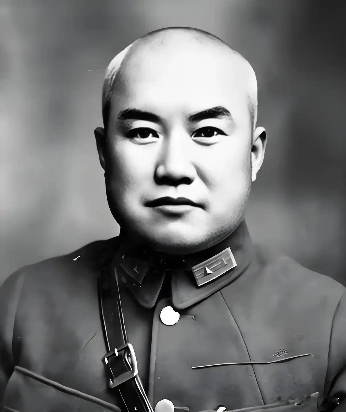 1948年，国民党中将周福成的女儿赶到沈阳劝父亲起义，没想到，周福成掏枪顶住女儿