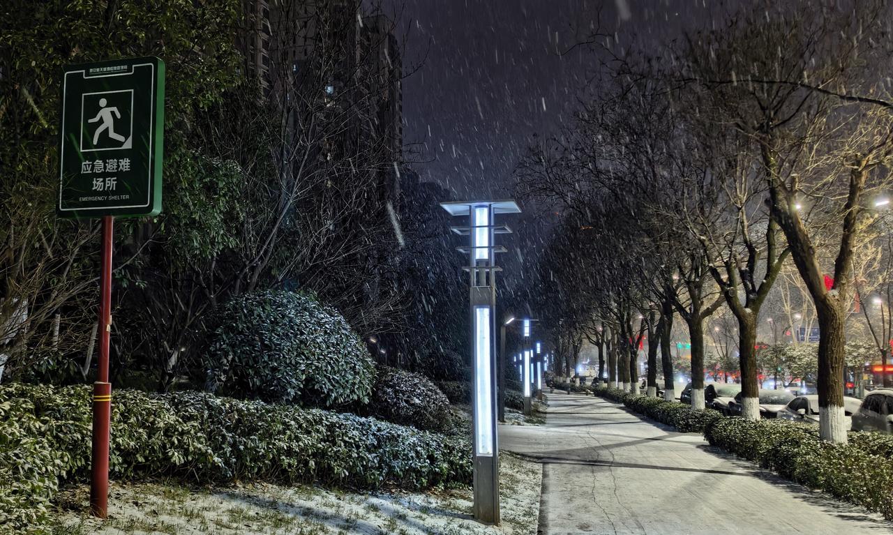 每次一下雪，西安就变成了长安。每次一下雪，咸阳就变成了秦王都。