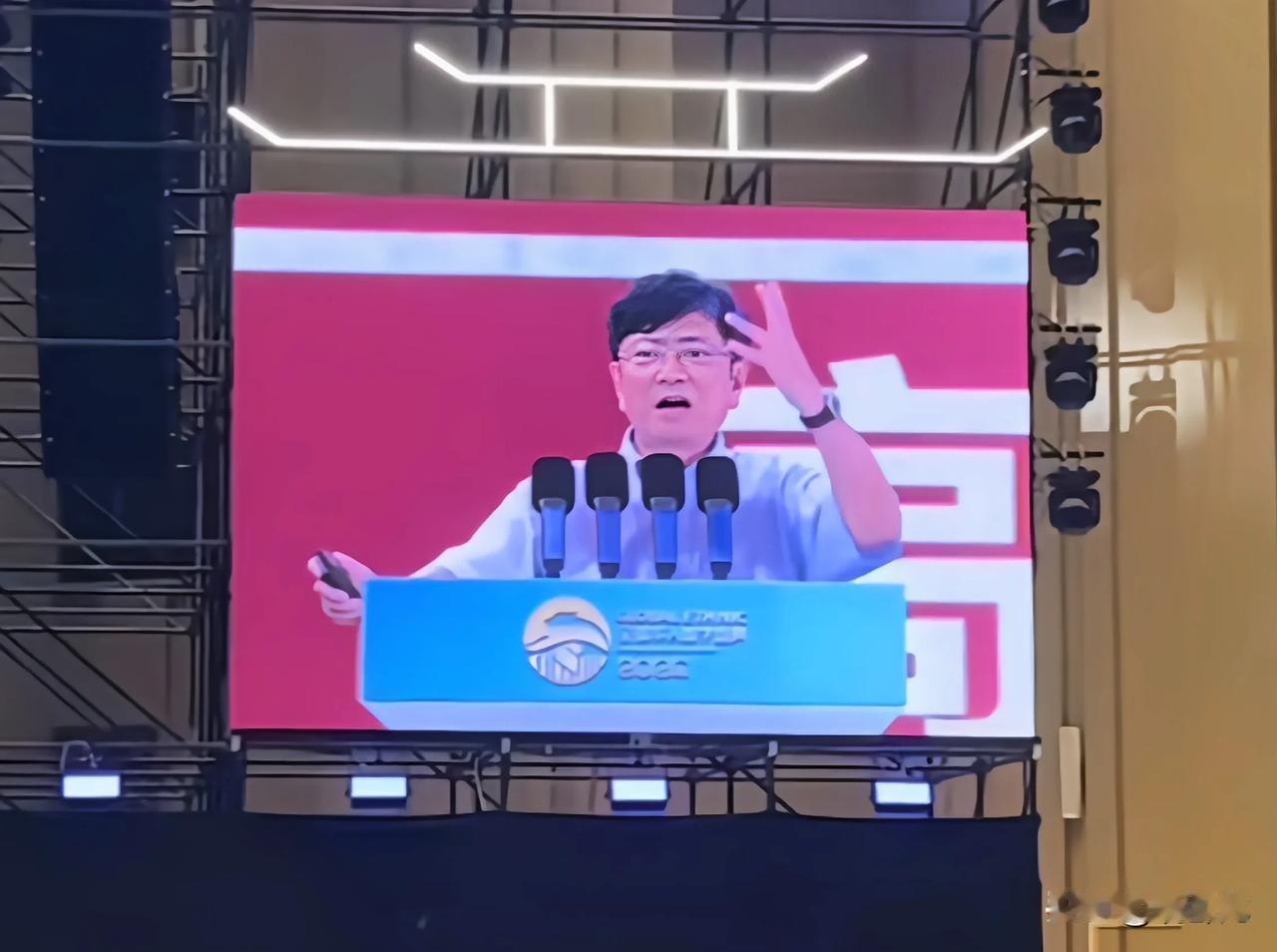享受政府特殊津贴的专家郑强：我们中西部所有的落后，都是因为我们的宝贝孩子被人家抱