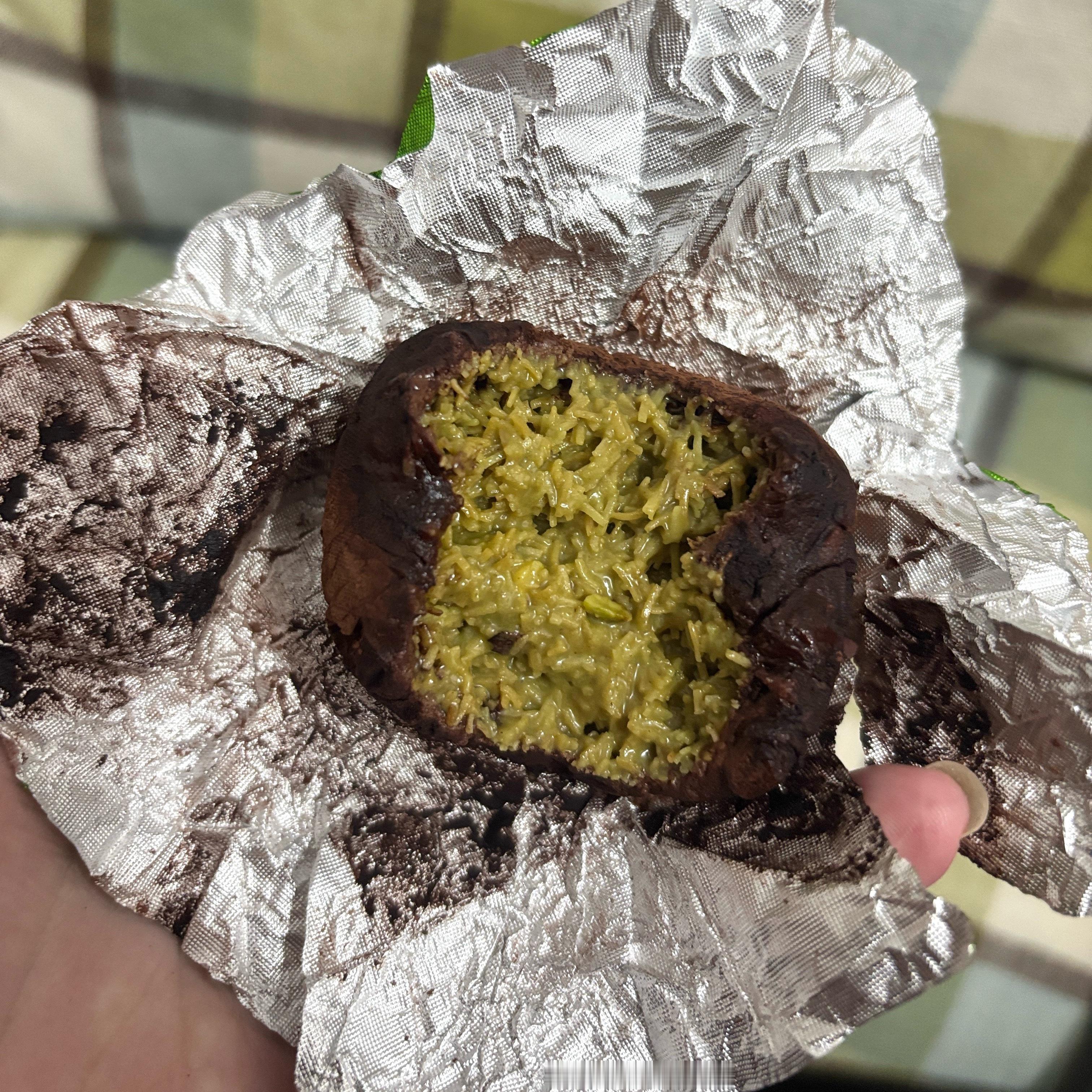 这个黄芝士的难吃哭了。没有说开心果的就好吃的意思。 